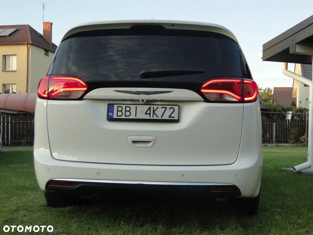 Chrysler Pacifica - 5