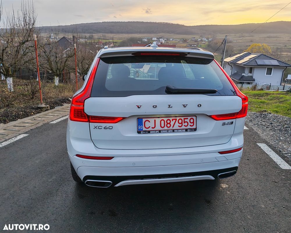 Volvo XC 60 B4 MHEV AWD R-Design - 4