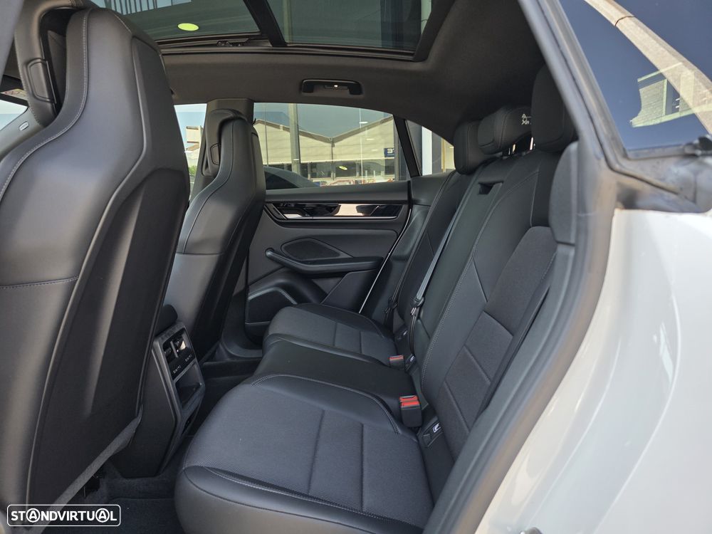 Porsche Macan Electric - 22