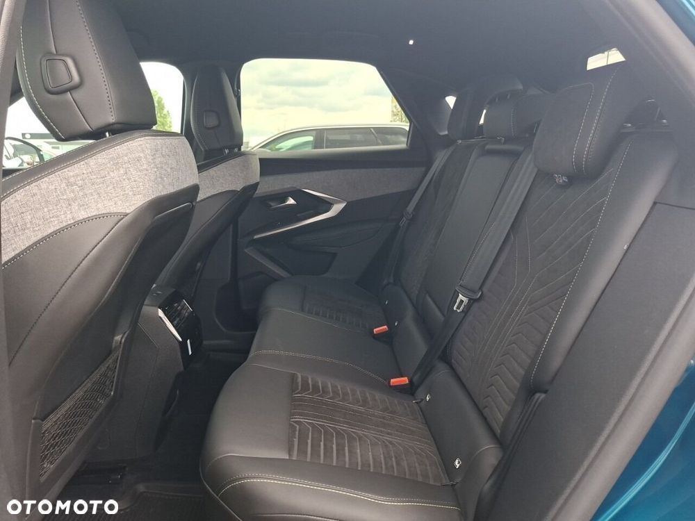 Peugeot 3008 1.2 PureTech mHEV GT S&S e-DCS6 - 11