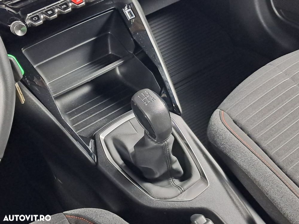 Peugeot 208 - 22
