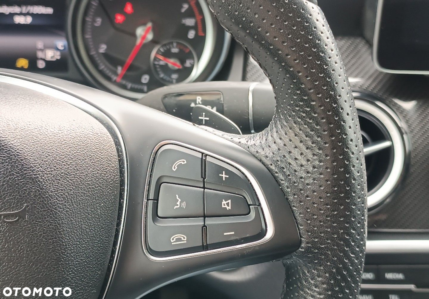 Mercedes-Benz GLA - 28