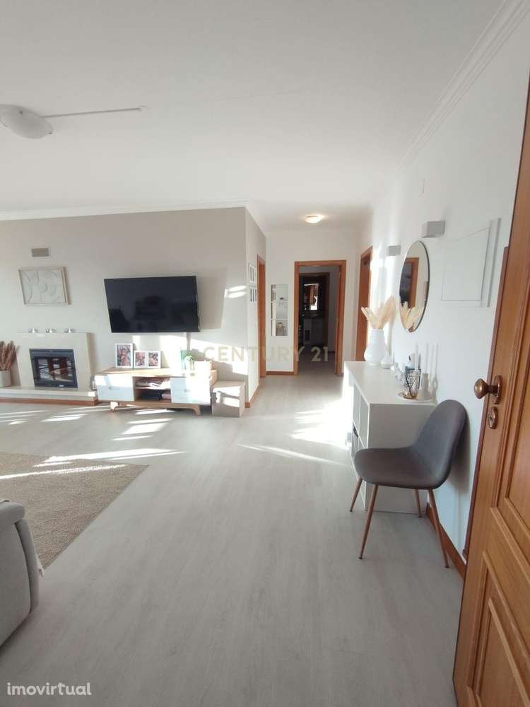 Apartamento T3 Como Novo com Garagem – Junto à Estação de Comboios do - Grande imagem: 3/60