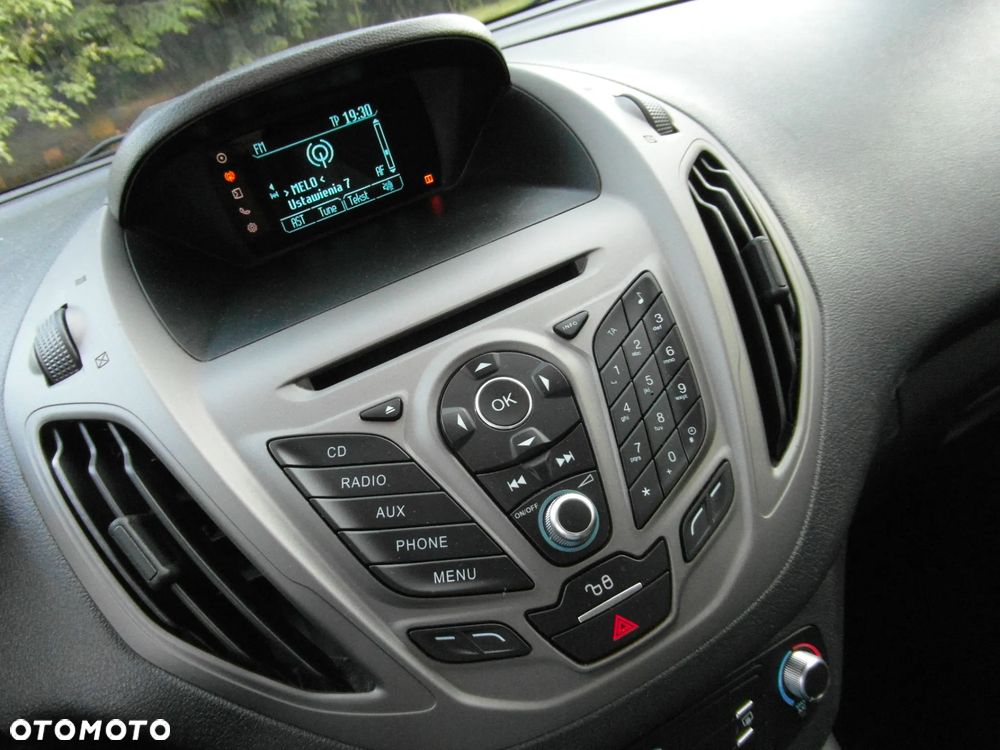 Ford Tourneo Courier 1.0 EcoBoost S&S Trend - 27