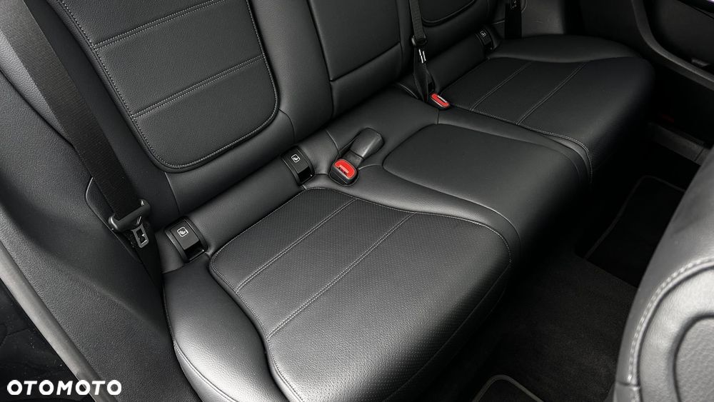 Mercedes-Benz GLC - 30