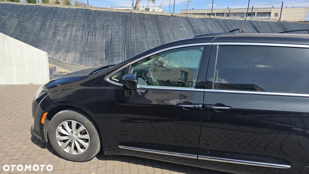 Chrysler Pacifica - 5