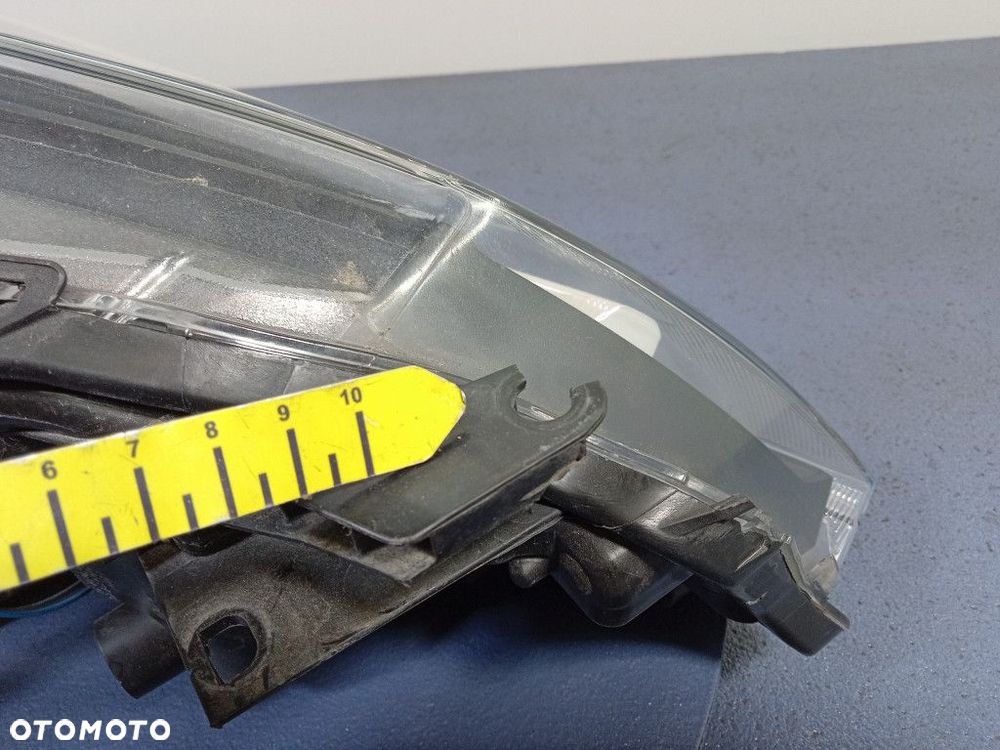 TOYOTA YARIS III LIFT REFLEKTOR LEWY PRZÓD EU - 6