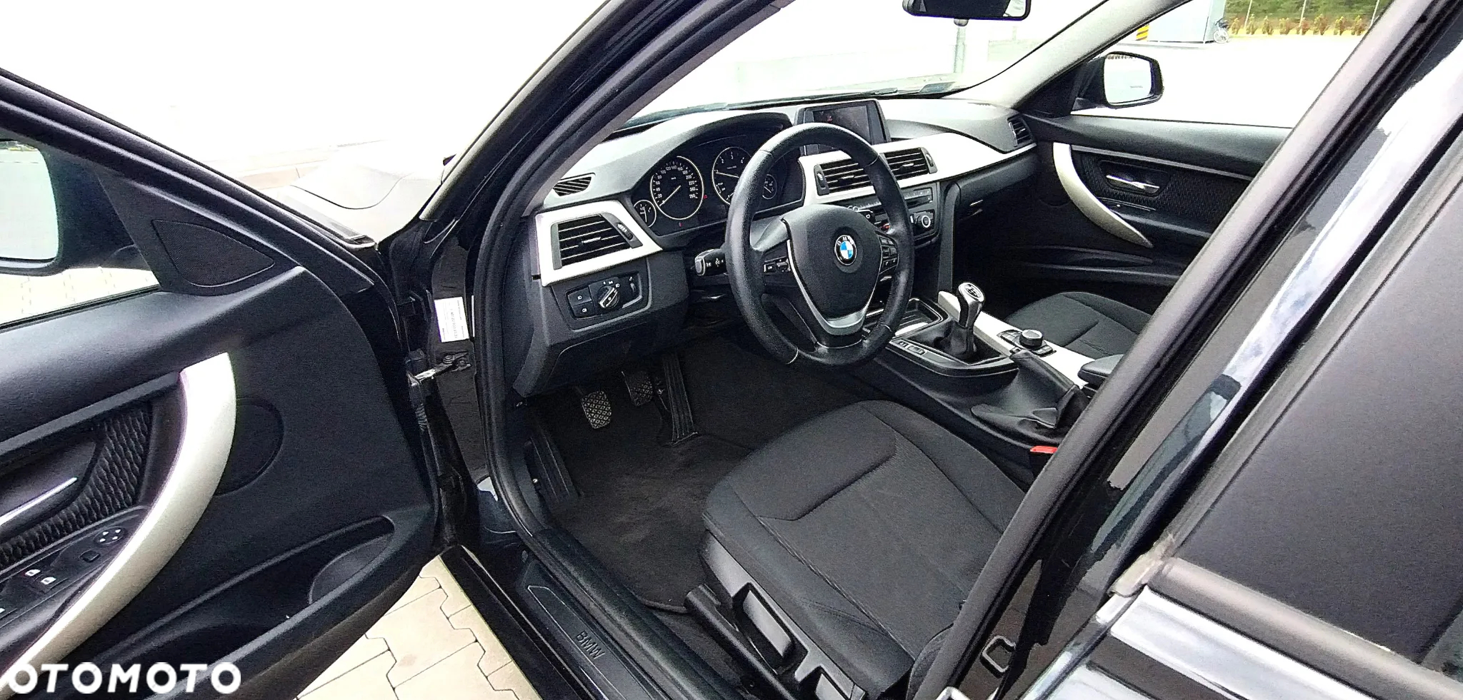 BMW Seria 3 320d - 23