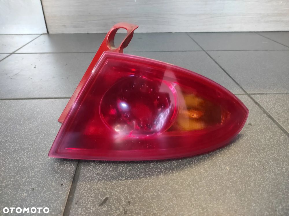 LAMPA PRAWA TYLNA PRAWY TYŁ W BŁOTNIK SEAT LEON 2 VALEO ..13.. WYSYŁKA !!! - 1