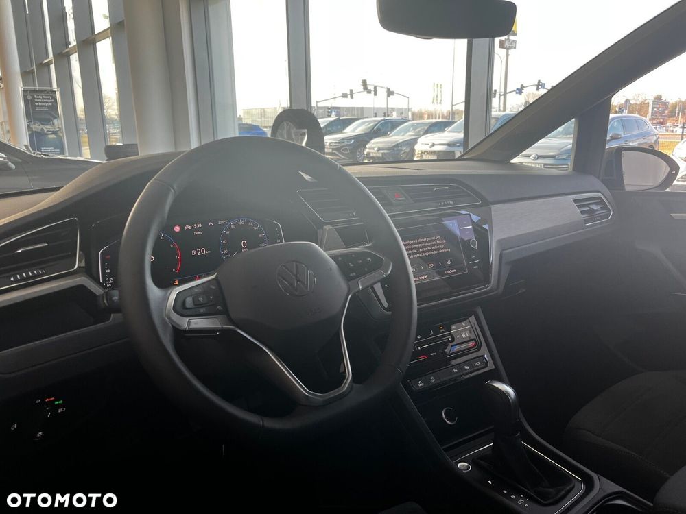 Volkswagen Touran - 12