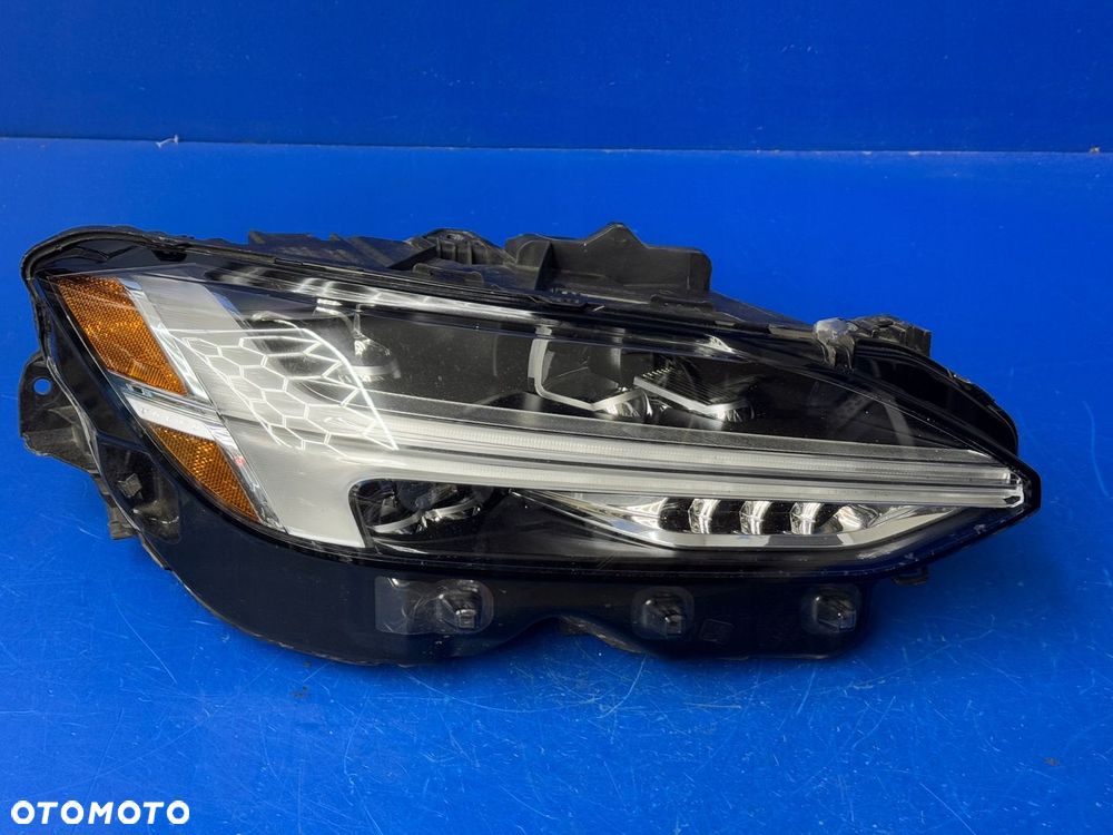 PRAWY FULL LED VOLVO V90 S90 BDB USA AMERYKA - 1