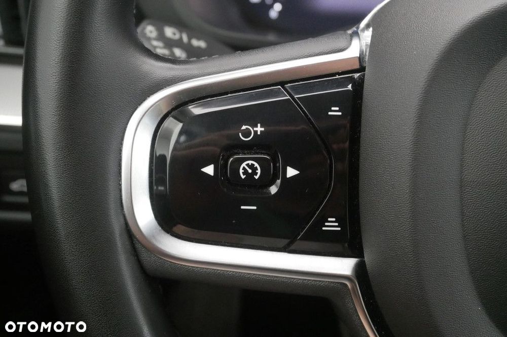 Volvo XC 60 B4 D AWD Plus Dark - 26