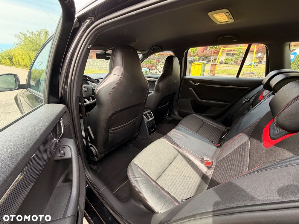 Skoda Octavia 2.0 TDI RS - 10