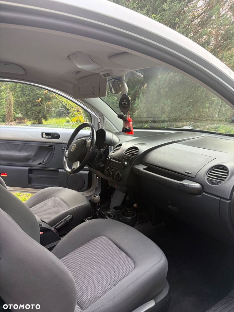 Volkswagen New Beetle - 5
