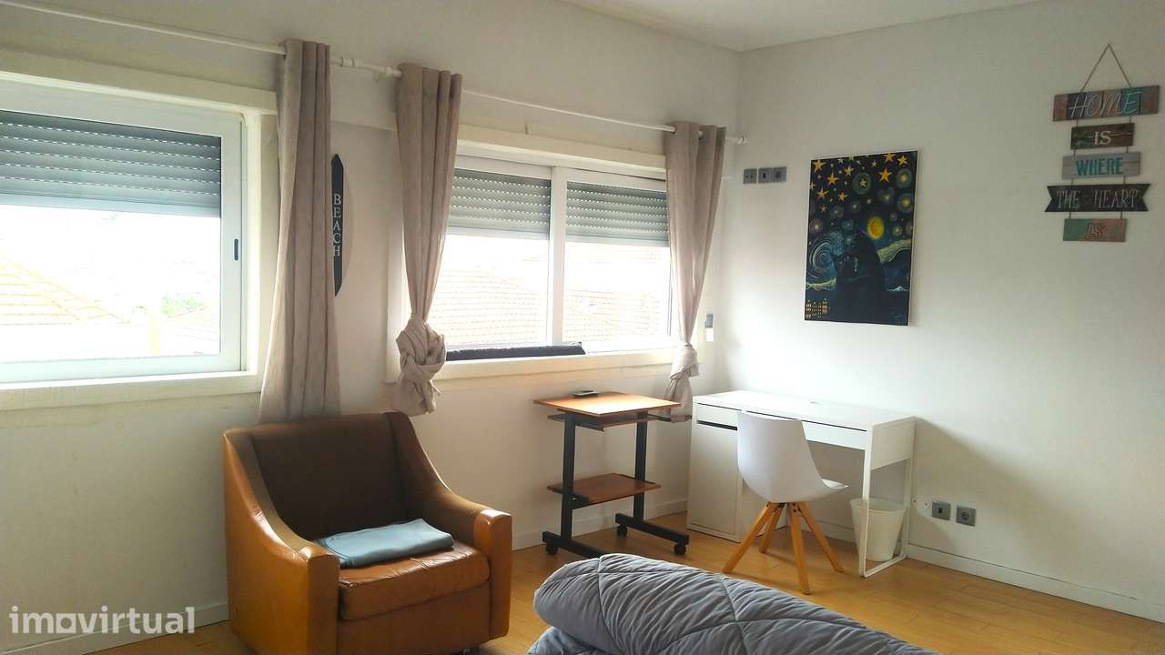 Quarto individual c/ despesas incluídas - Ao H. S. João / Faculdades - Grande imagem: 3/12