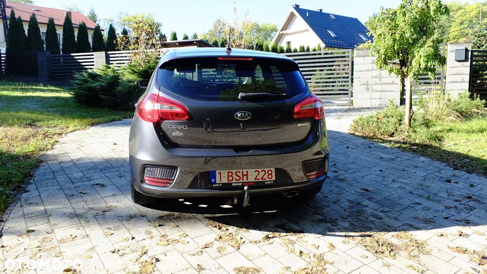 Kia Ceed - 11