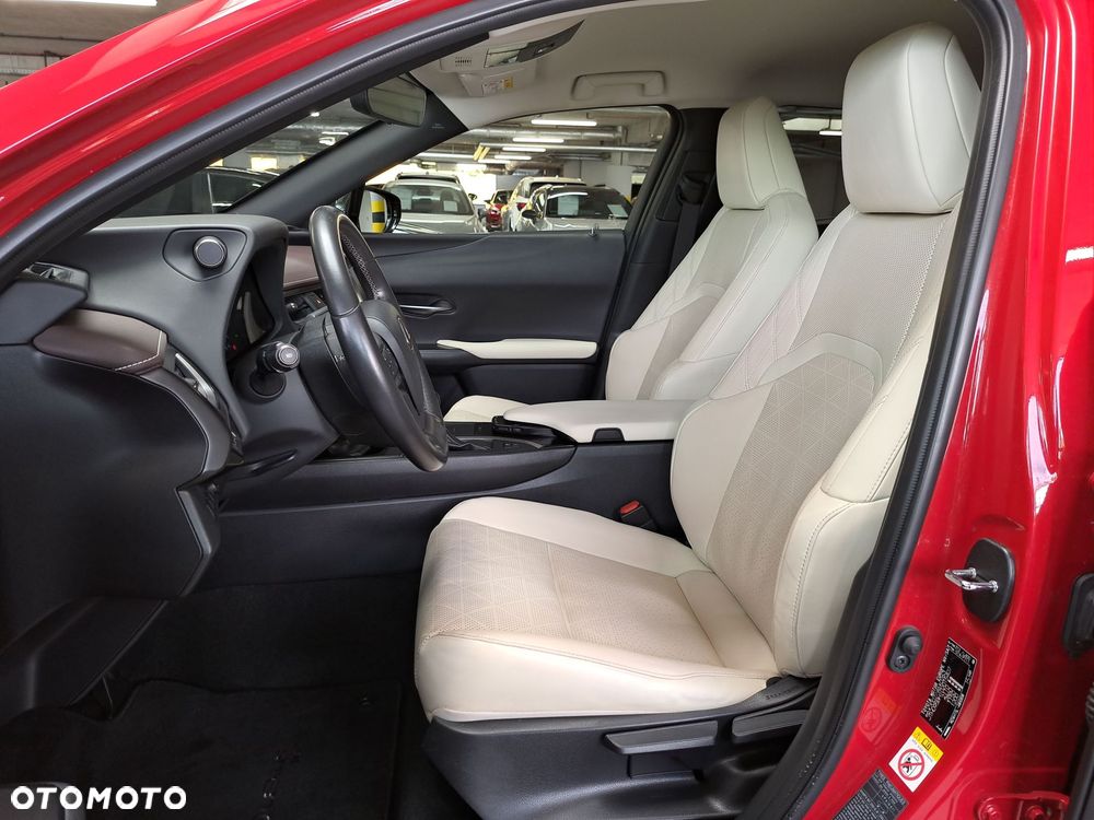 Lexus UX - 12