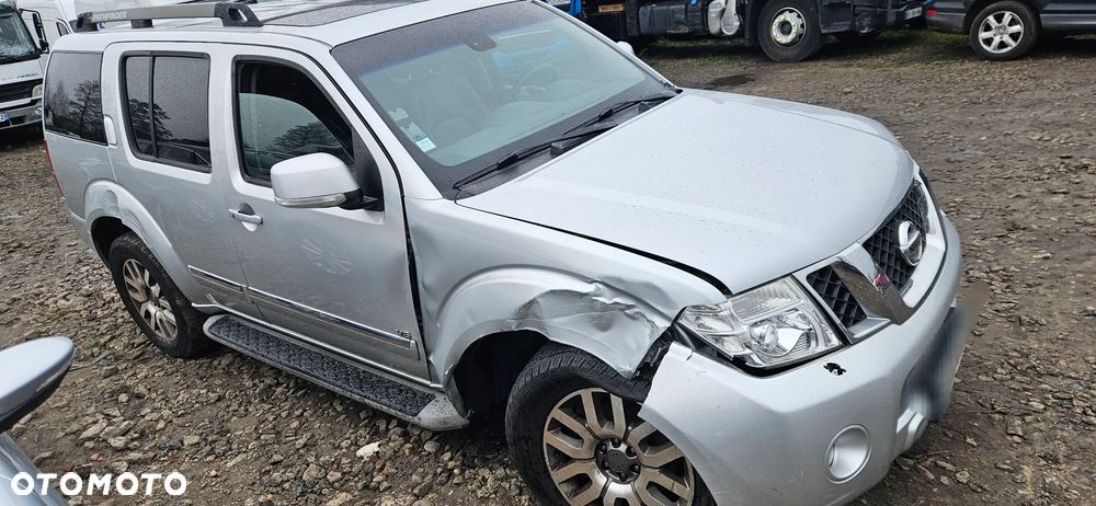 Nissan Pathfinder 3.0 D V6 LE EU5 - 8