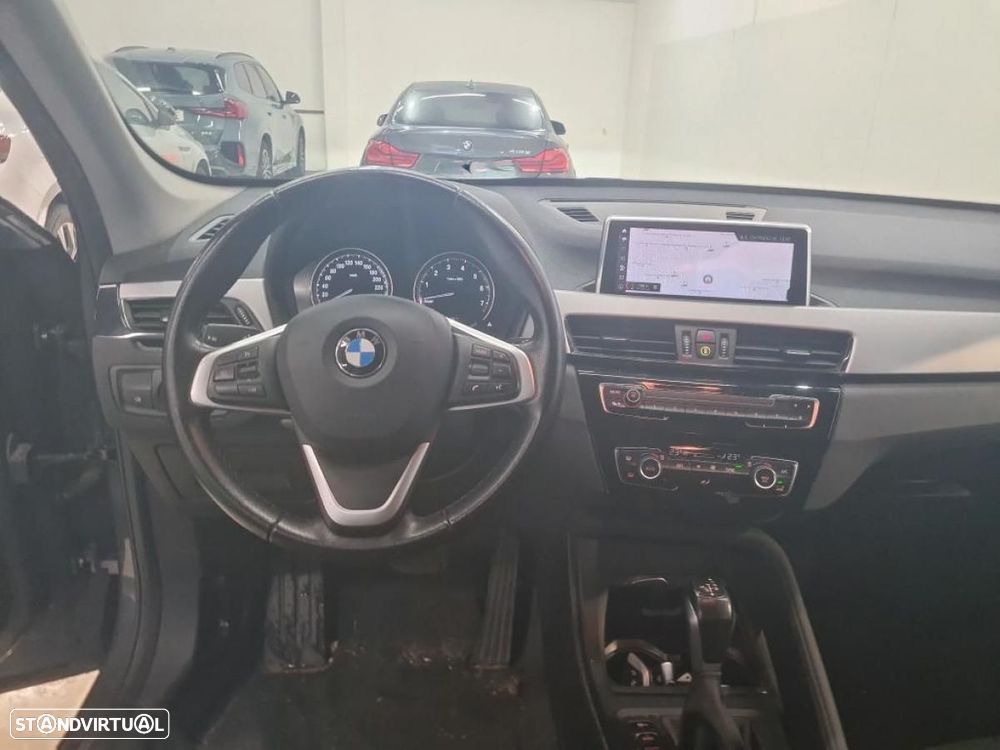 BMW X1 25 e xDrive Corporate Edition - 6