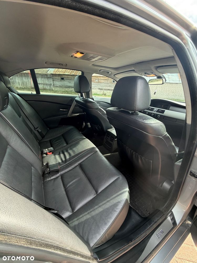 BMW Seria 5 525d - 12