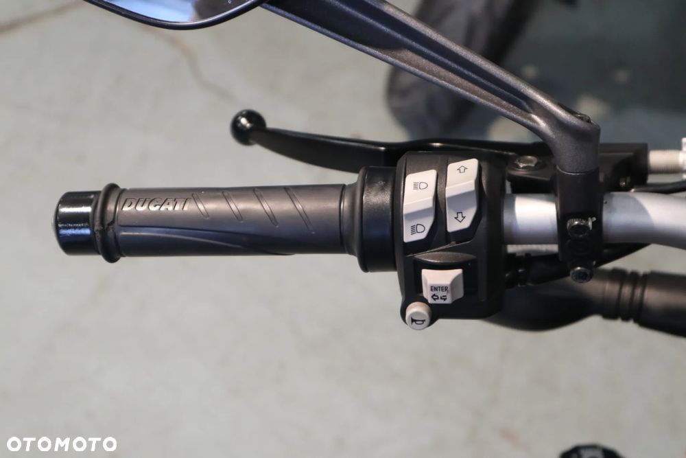 Ducati Monster - 11
