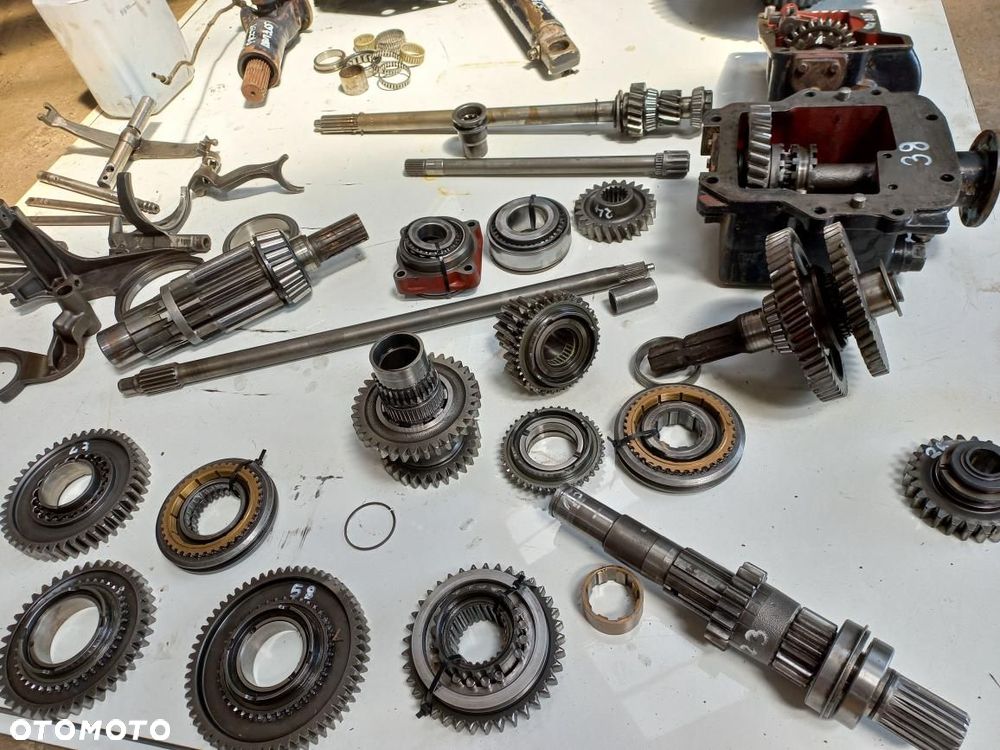 Części Deutz Agroprima,Agroxstra,Agrostar DX 3.65 4.31 4.51 4.30 4.50 4.61 4.68 4.71 4.78 Silnik BF4L 912 Skrzynia Biegów 4374043R,Most,Kabina,Podnośnik Wałek Koło Zębate Zwolnica,Atak,Pompa,Rozdzielacz,Podnośnik K4362869R,Układ Planetarny,Półoś,Synchronizator,tryb,Wałek,przystawka napędu,zwrotnica - 1