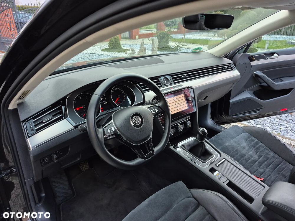 Volkswagen Passat 2.0 TDI (BlueMotion Technology) Highline - 14