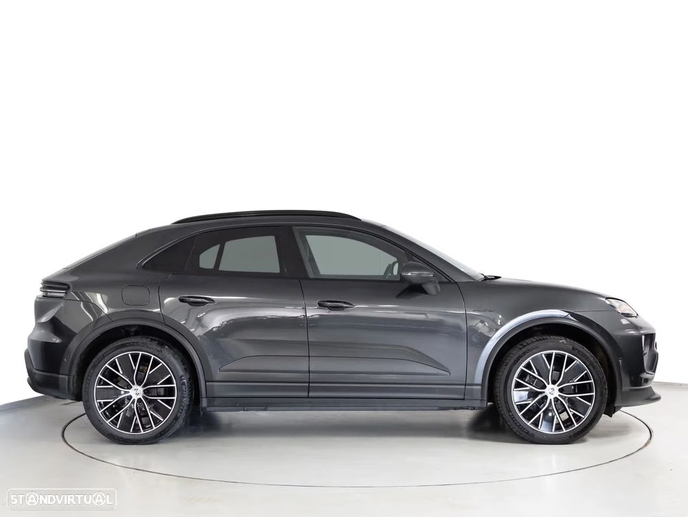 Porsche Macan Electric 4 - 7