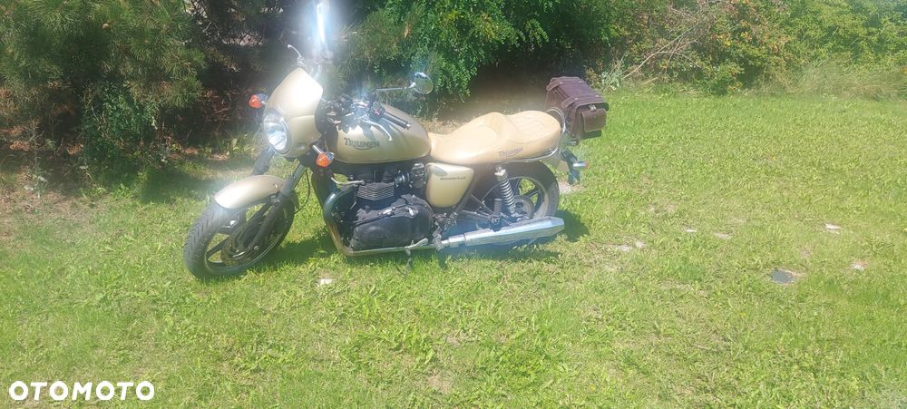 Triumph Bonneville - 3