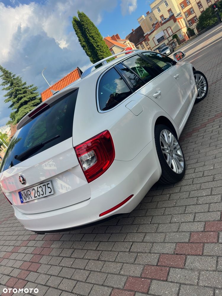 Skoda Superb 2.0 TDI DSG Exclusive - 4