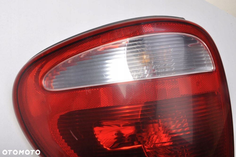 CHRYSLER VOYAGER IV LAMPA LEWA TYLNA LEWY TYŁ - 2