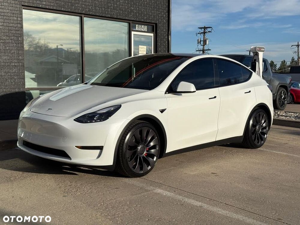 Tesla Model Y Performance Dual Motor AWD - 7