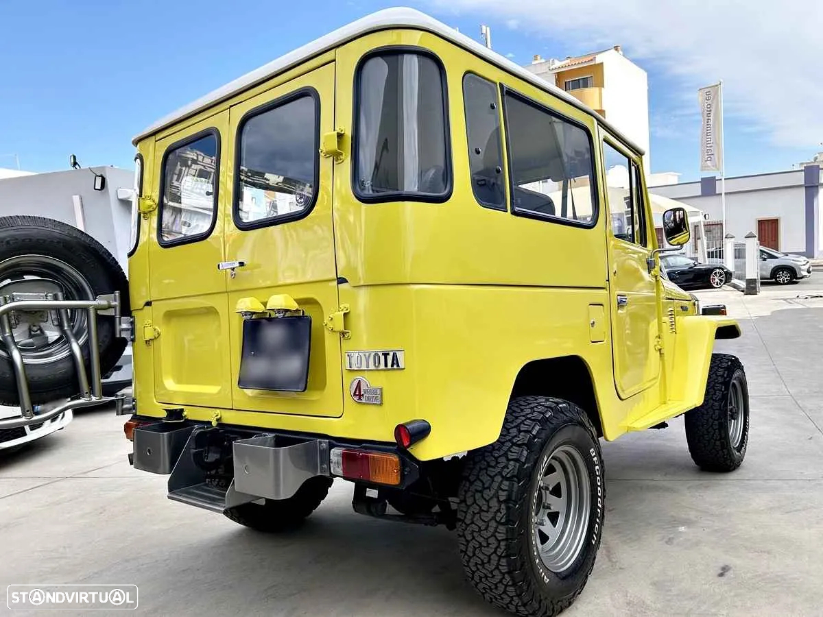 Toyota Land Cruiser - 40