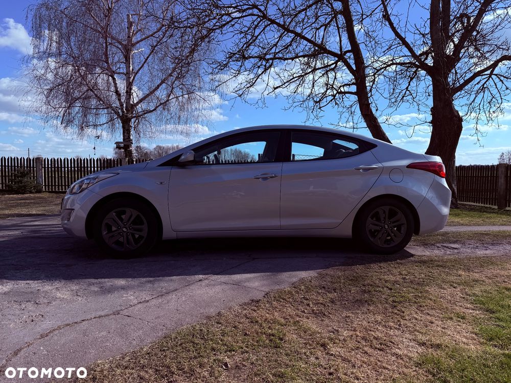 Hyundai Elantra 1.6 Comfort - 4