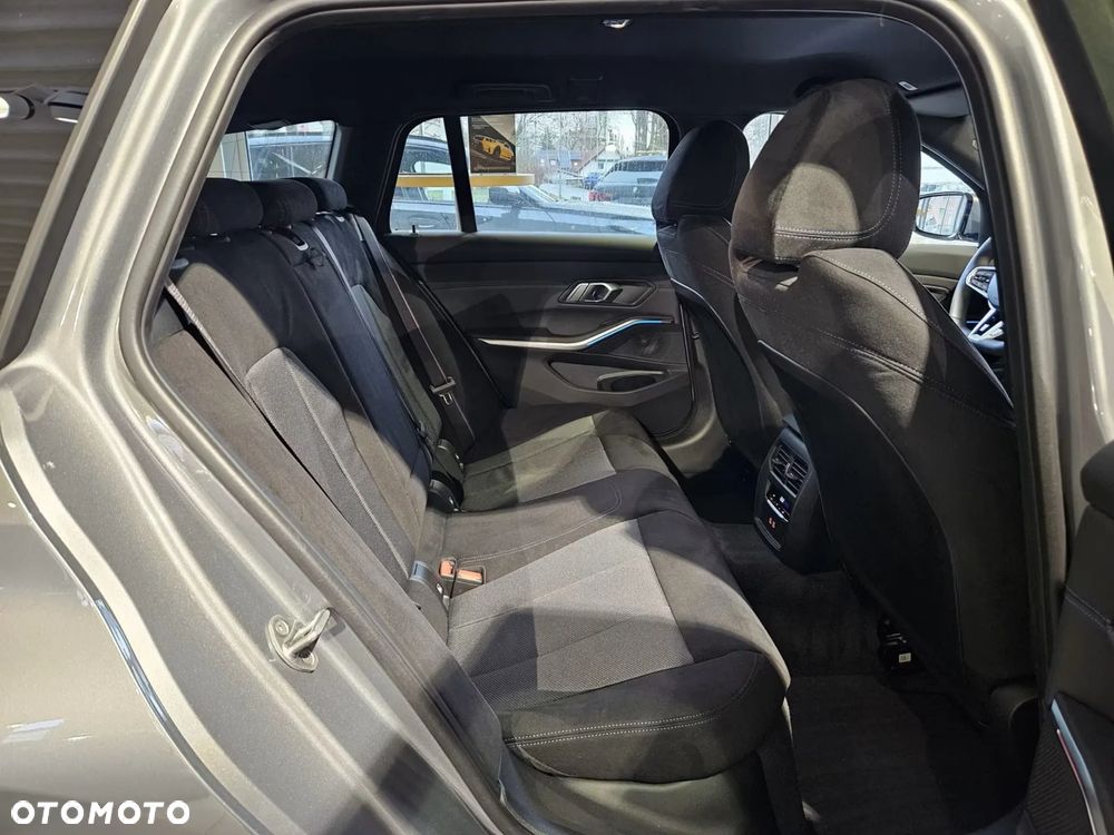 BMW Seria 3 320d xDrive mHEV M Sport - 18