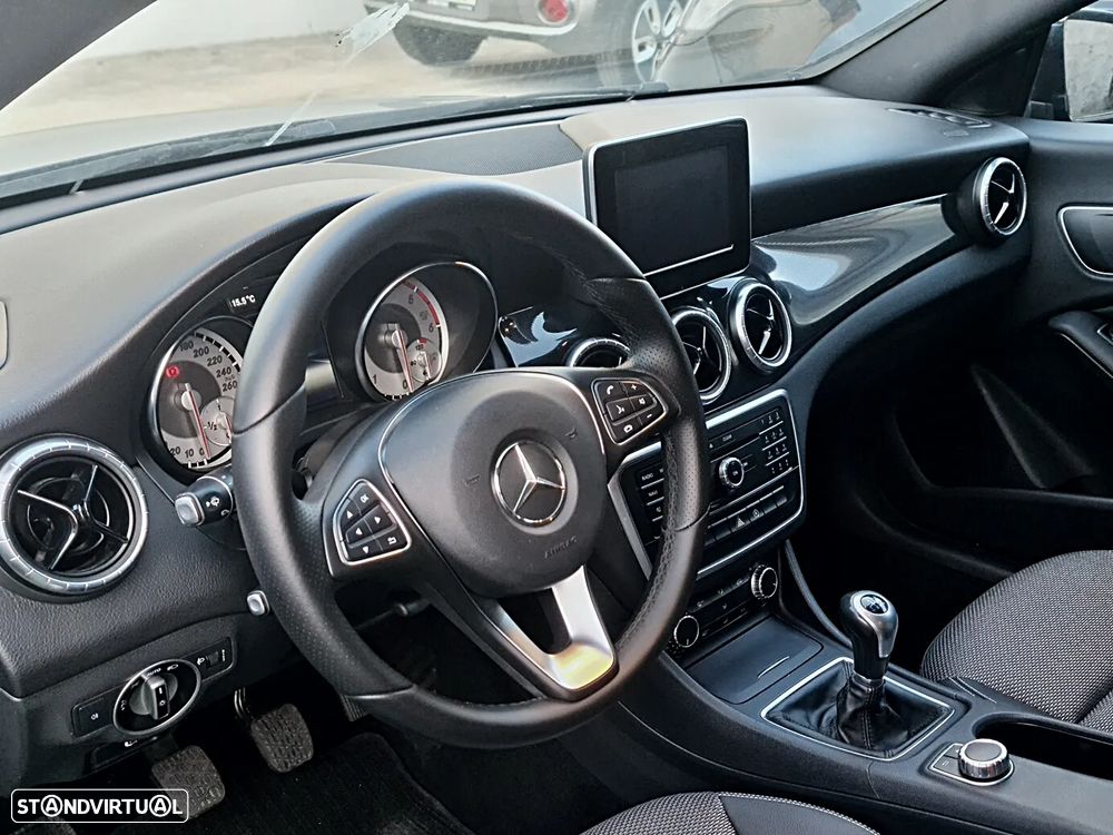 Mercedes-Benz CLA 180 d Shooting Brake Urban - 6