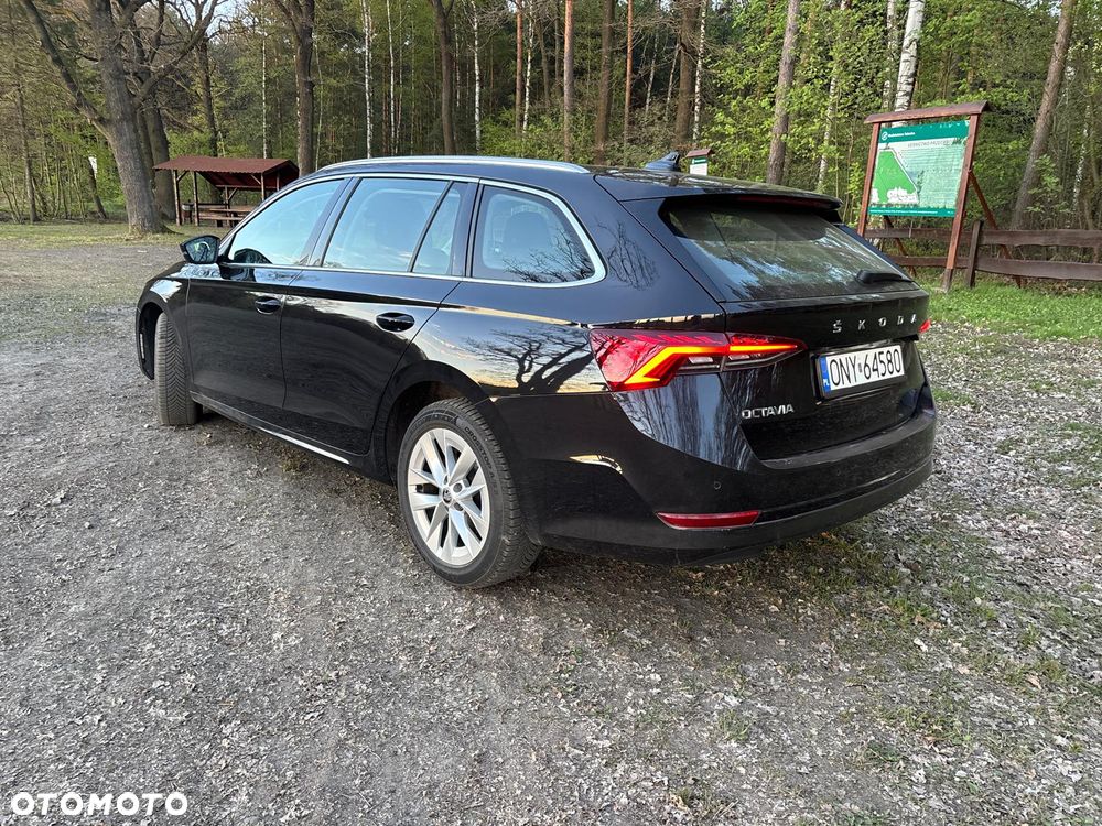 Skoda Octavia 2.0 TDI DSG Sportline - 2