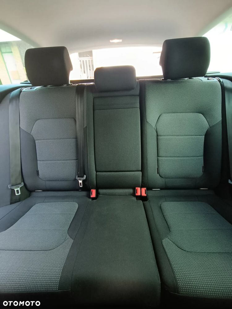 Volkswagen Passat 2.0 TDI DPF Comfortline - 19