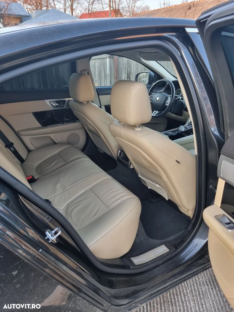 Jaguar XF 2.2D Premium Luxury - 3