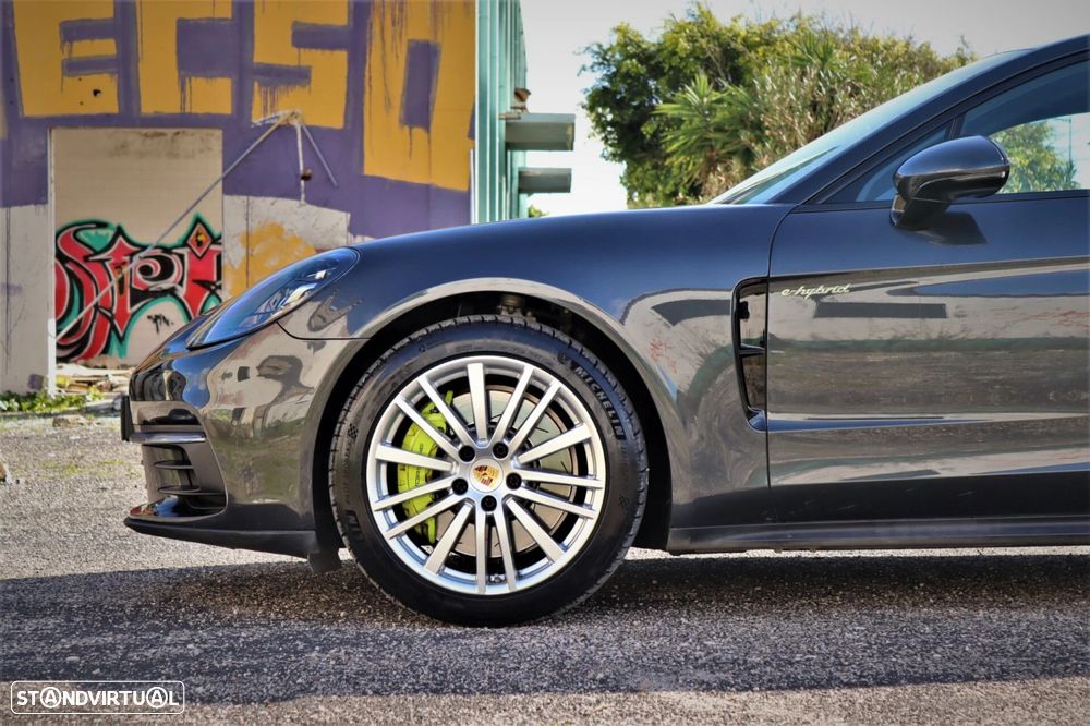 Porsche Panamera 4 E-Hybrid - 38