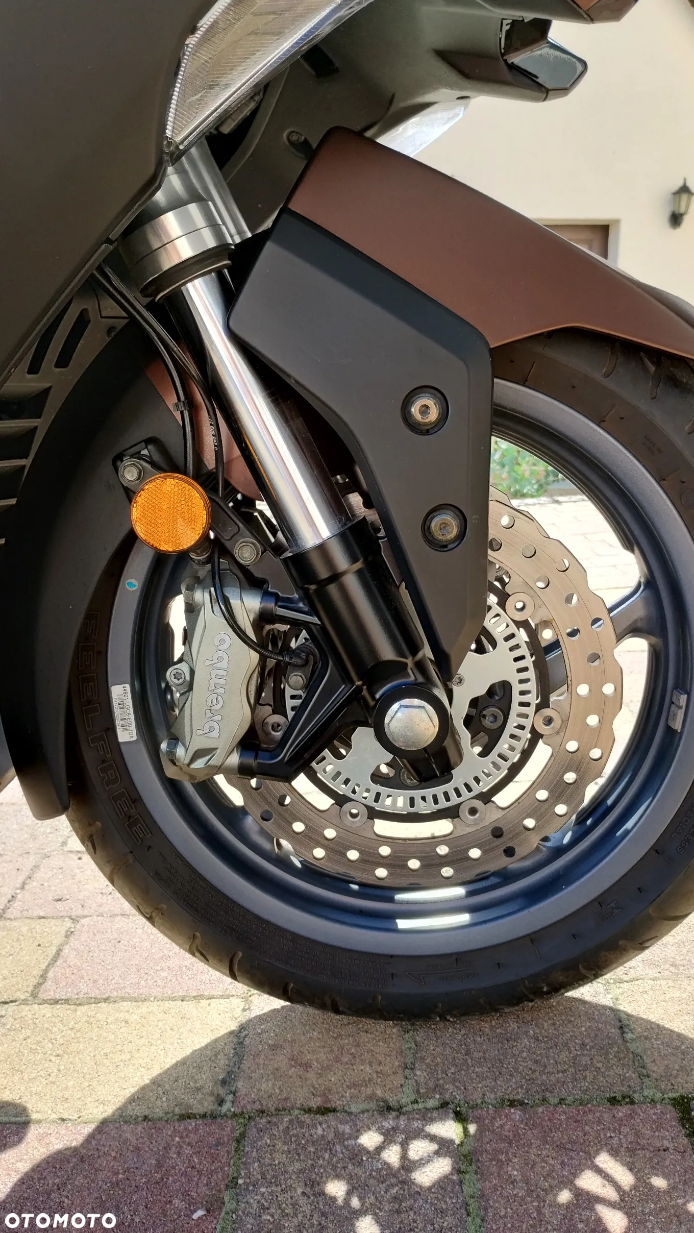 Kymco AK 550 - 4