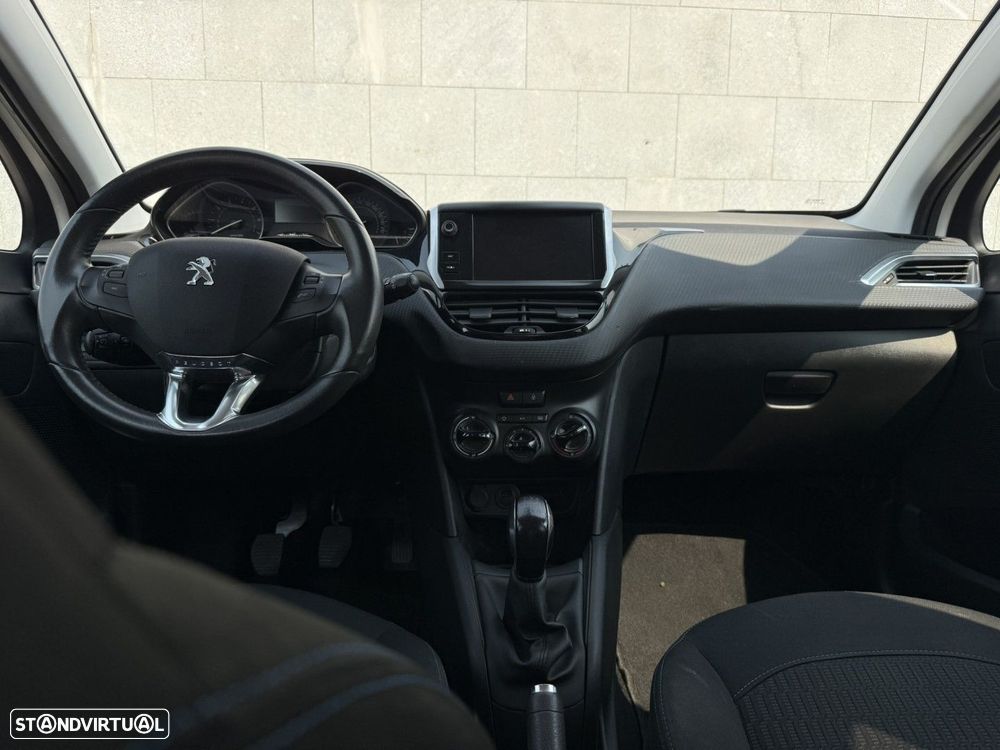 Peugeot 208 1.2 PureTech Signature — fotografia 7