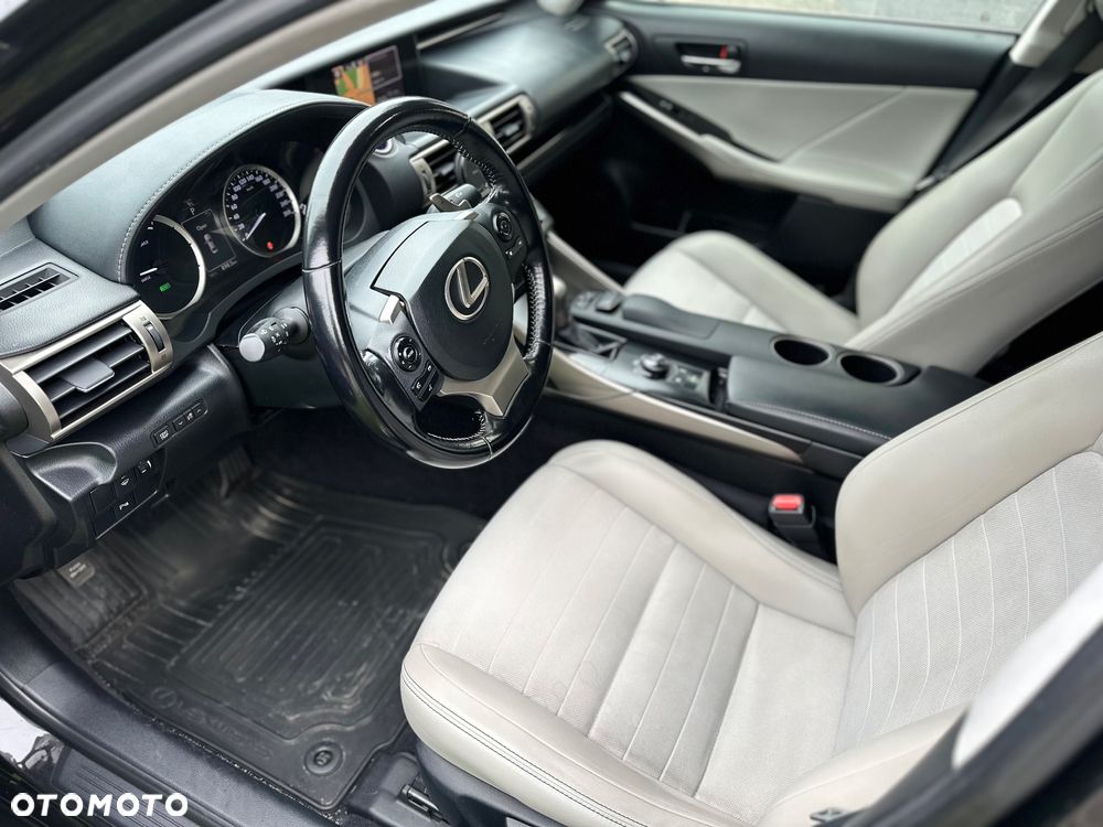 Lexus IS 300h Business - 9