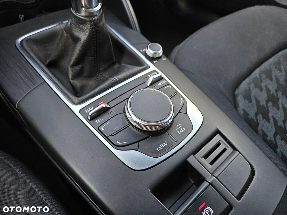 Audi A3 3-drzwiowe 1.4 TFSI Ambiente - 16