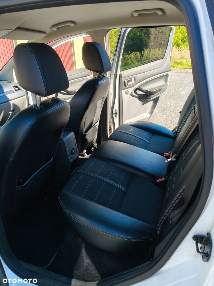 Ford Kuga - 8