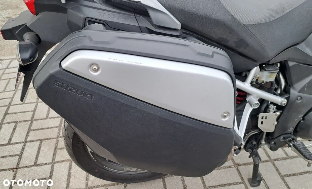 Suzuki V-STROM - 10