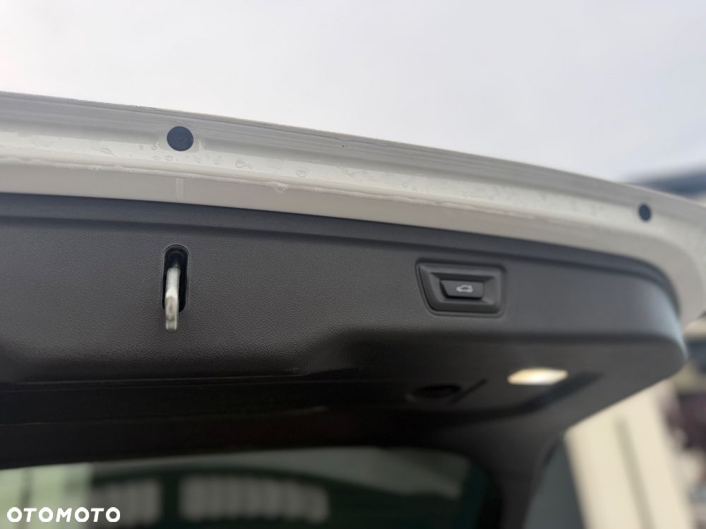 BMW Seria 3 330i xDrive M Sport - 10