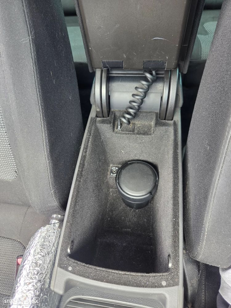 VW Passat 1.6 TDI Confortline - 25