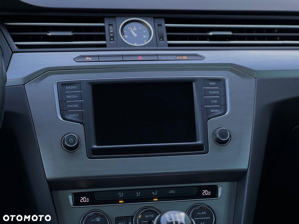 Volkswagen Passat 1.4 TSI BMT Trendline - 25