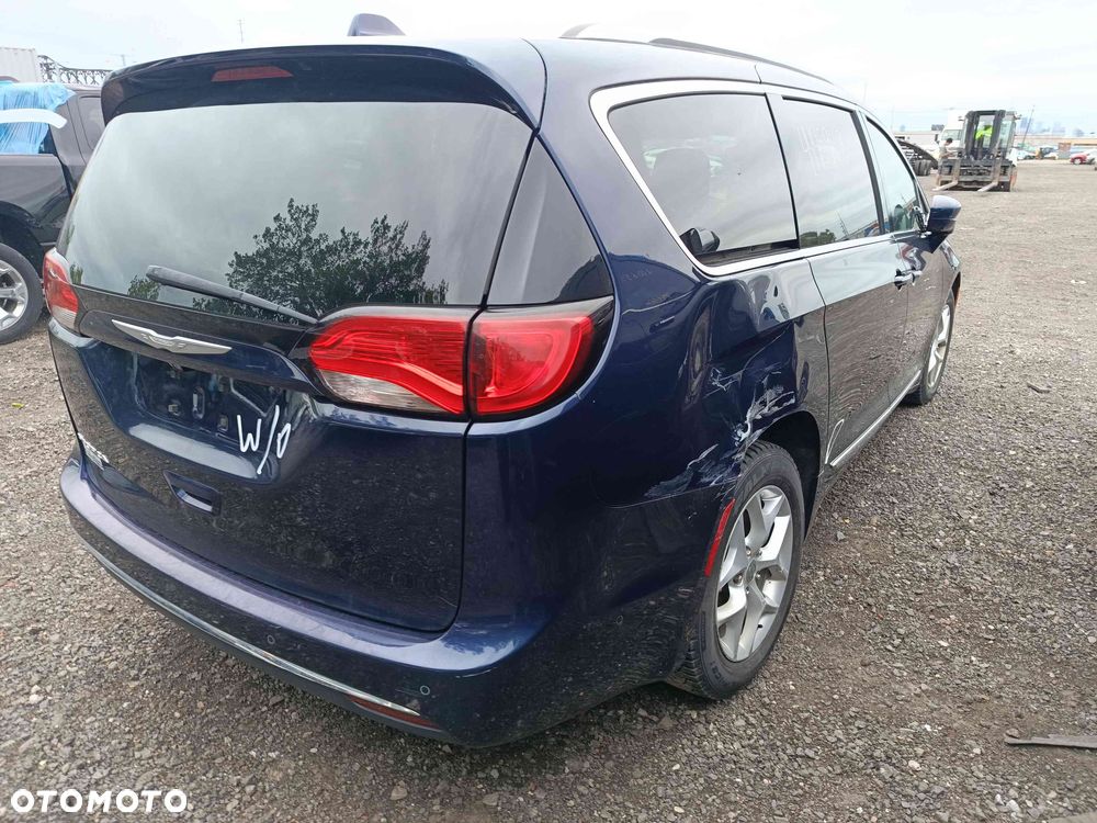 Chrysler Pacifica - 13